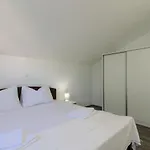 Andelo * Τρογκίρ