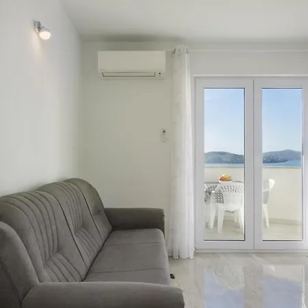 Andelo * Τρογκίρ